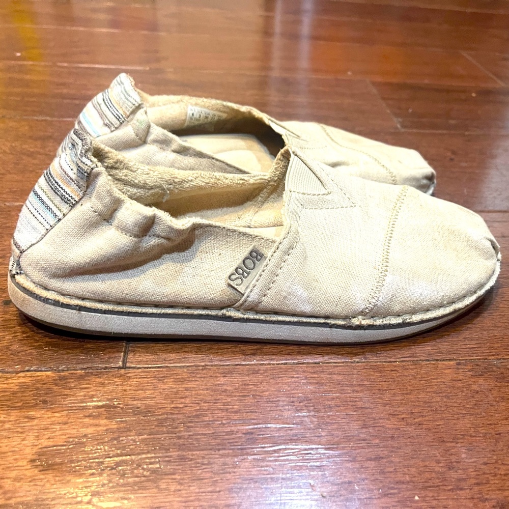 BOBS From Sketchers Memory Foam Beige Cream Flat Shoes Women's Size 6
